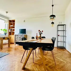 Z Widokiem Na Pałac I Kościół. Warszawa